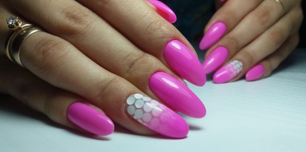 Le meilleur top 15 des tendances du design printanier de la manucure 2025-2026 sur la photo