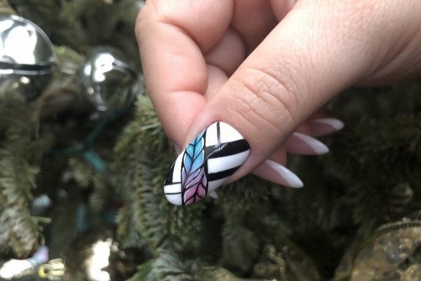 Le meilleur top 15 des tendances du design printanier de la manucure 2025-2026 sur la photo