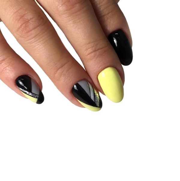 Le meilleur top 15 des tendances du design printanier de la manucure 2025-2026 sur la photo