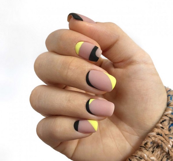 Le meilleur top 15 des tendances du design printanier de la manucure 2025-2026 sur la photo