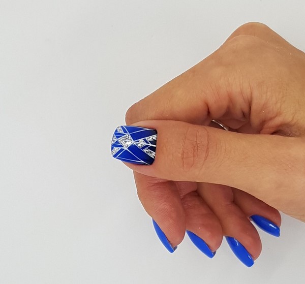 Le meilleur top 15 des tendances du design printanier de la manucure 2025-2026 sur la photo