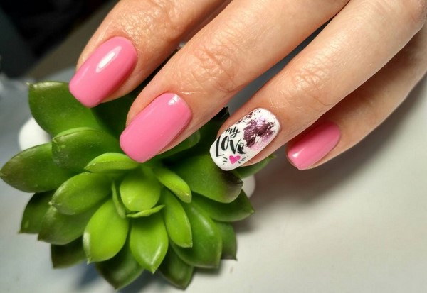 Le meilleur top 15 des tendances du design printanier de la manucure 2025-2026 sur la photo