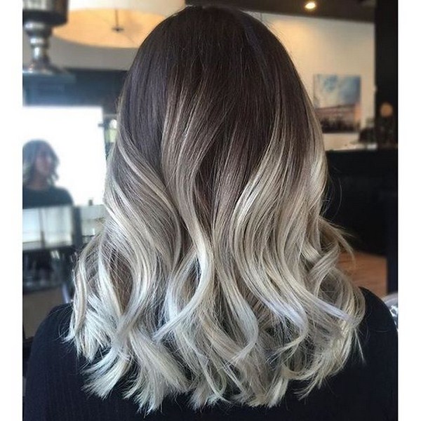 La coloration capillaire la plus en vogue 2025-2026: photo