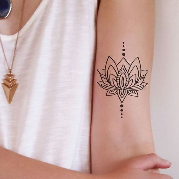 Idées de tatouage créatives 2025-2026 pour les filles - tendances de la mode sur la photo