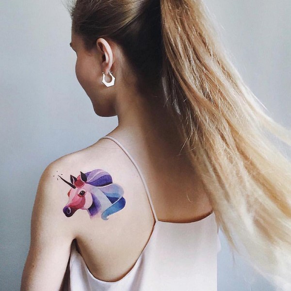 Idées de tatouage créatives 2025-2026 pour les filles - tendances de la mode sur la photo
