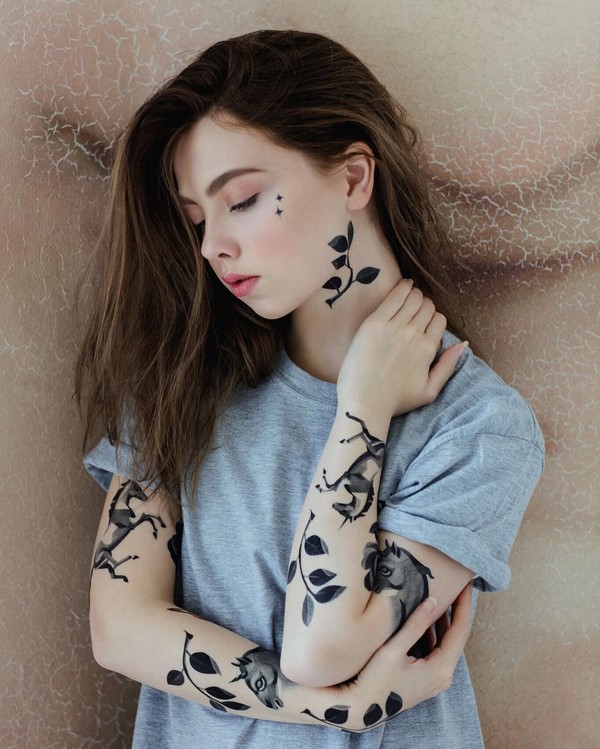 Idées de tatouage créatives 2025-2026 pour les filles - tendances de la mode sur la photo
