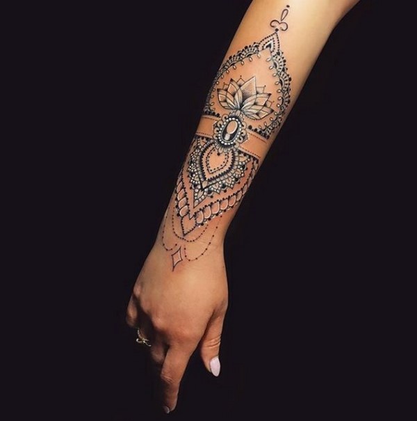 Idées de tatouage créatives 2025-2026 pour les filles - tendances de la mode sur la photo