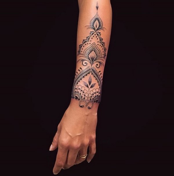 Idées de tatouage créatives 2025-2026 pour les filles - tendances de la mode sur la photo