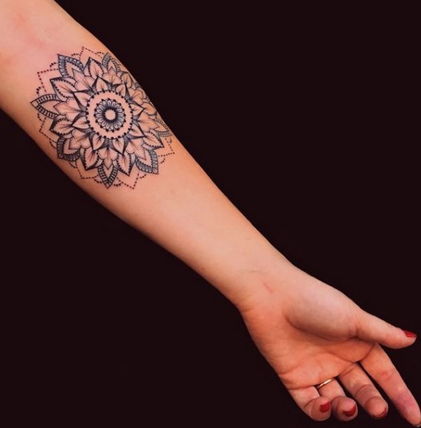 Idées de tatouage créatives 2025-2026 pour les filles - tendances de la mode sur la photo