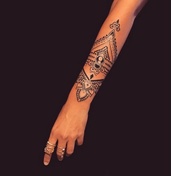 Idées de tatouage créatives 2025-2026 pour les filles - tendances de la mode sur la photo