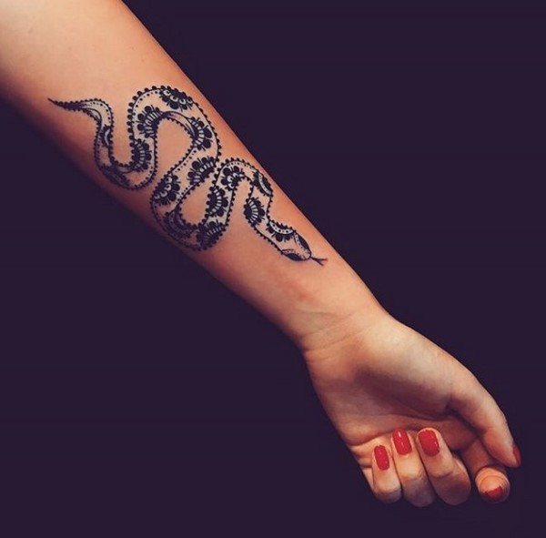 Idées de tatouage créatives 2025-2026 pour les filles - tendances de la mode sur la photo