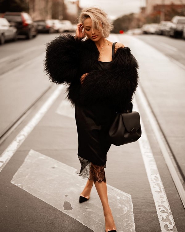 Look noir total dans différents styles: les meilleures images 2025-2026 en noir