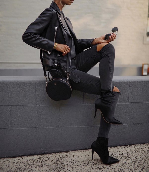 Look noir total dans différents styles: les meilleures images 2025-2026 en noir