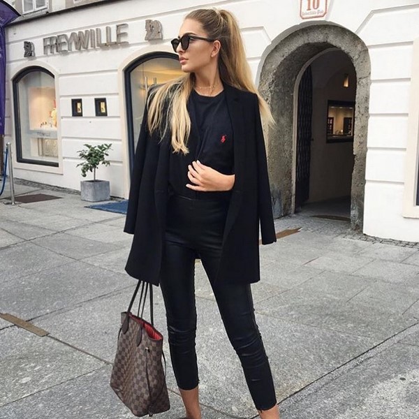 Look noir total dans différents styles: les meilleures images 2025-2026 en noir