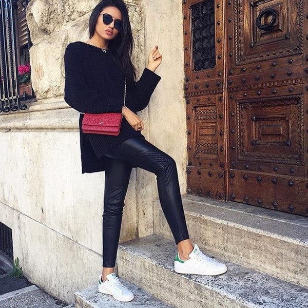 Look noir total dans différents styles: les meilleures images 2025-2026 en noir