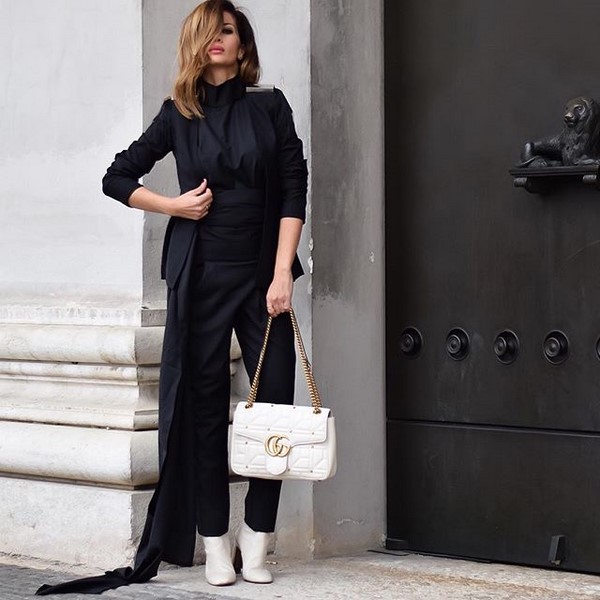 Look noir total dans différents styles: les meilleures images 2025-2026 en noir