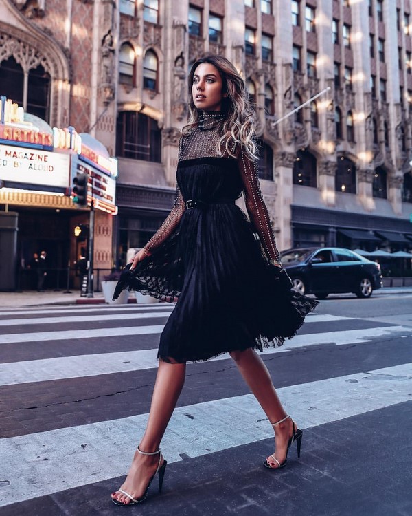 Look noir total dans différents styles: les meilleures images 2025-2026 en noir