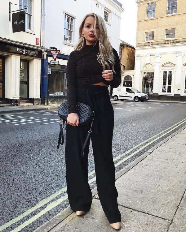 Look noir total dans différents styles: les meilleures images 2025-2026 en noir