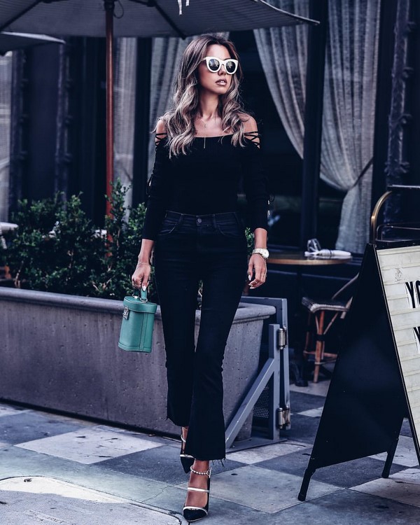 Look noir total dans différents styles: les meilleures images 2025-2026 en noir