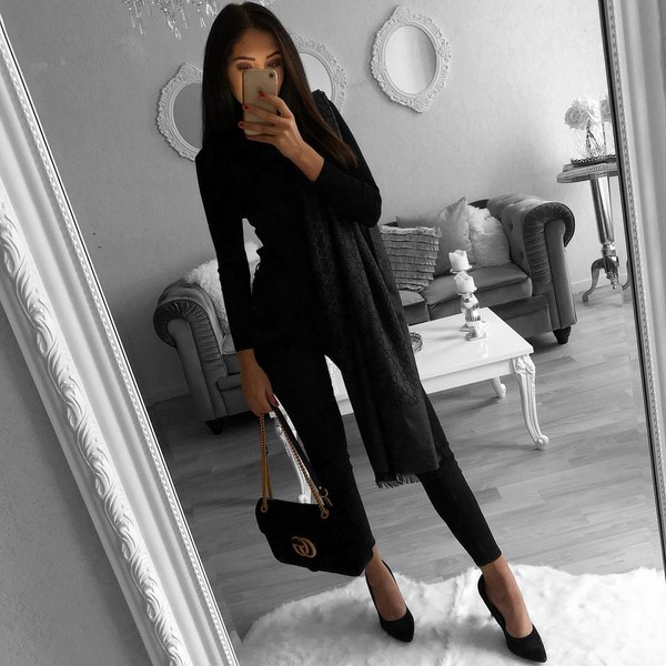 Look noir total dans différents styles: les meilleures images 2025-2026 en noir