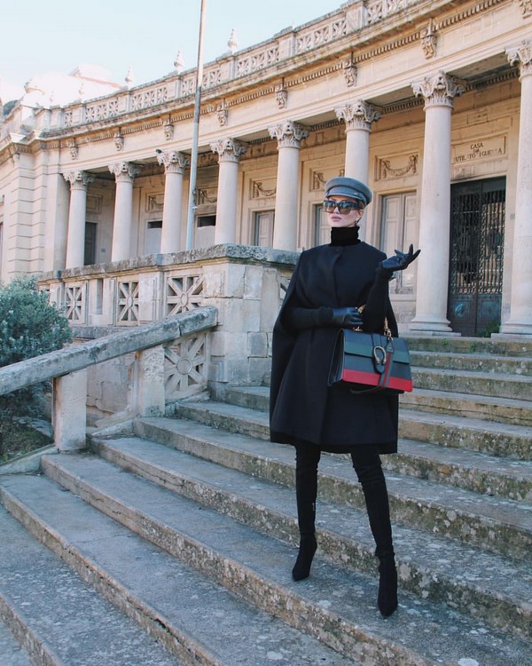 Look noir total dans différents styles: les meilleures images 2025-2026 en noir