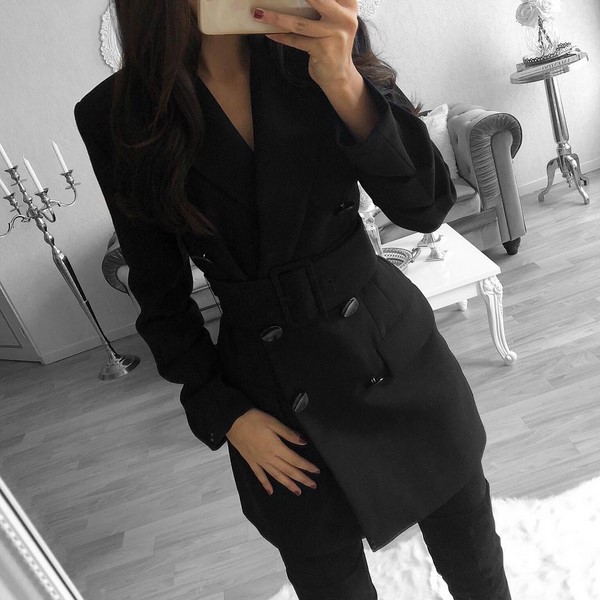 Look noir total dans différents styles: les meilleures images 2025-2026 en noir