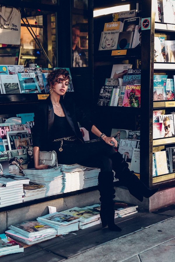 Look noir total dans différents styles: les meilleures images 2025-2026 en noir