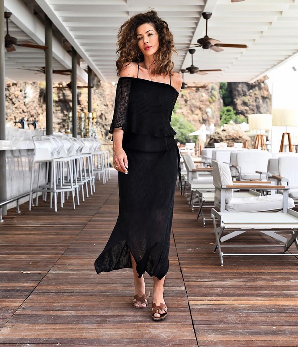 Look noir total dans différents styles: les meilleures images 2025-2026 en noir