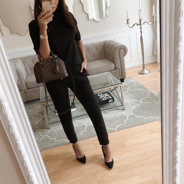 Look noir total dans différents styles: les meilleures images 2025-2026 en noir