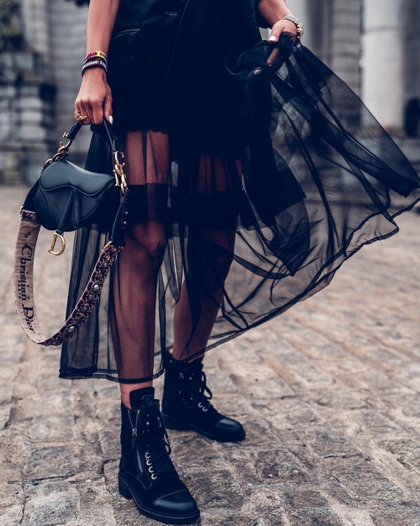 Look noir total dans différents styles: les meilleures images 2025-2026 en noir