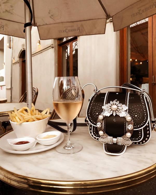 Nouveaux top 7 tendances des sacs automne-hiver 2025-2026: modèles lumineux et styles à la mode