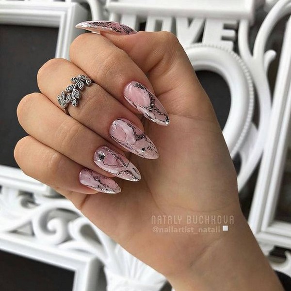 Nail design 2025-2026: nouveaux looks, techniques et nouveautés