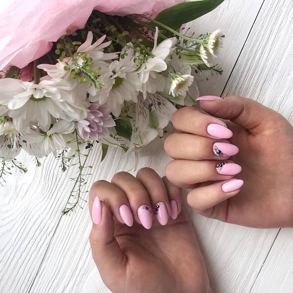 Manucure lune captivante 2025-2026: nouveaux styles et types de conception d'ongles avec trous