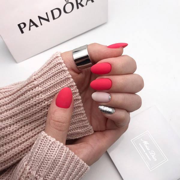 Manucure lune captivante 2025-2026: nouveaux styles et types de conception d'ongles avec trous