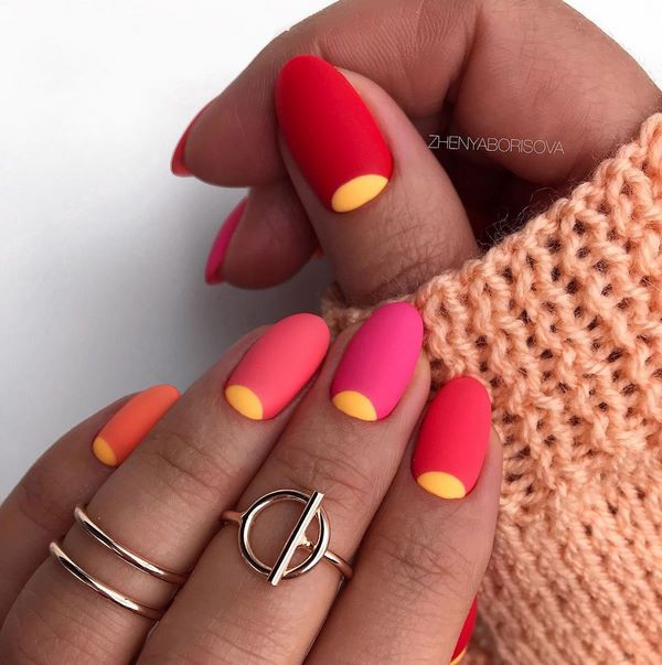 Manucure lune captivante 2025-2026: nouveaux styles et types de conception d'ongles avec trous