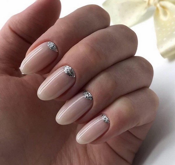 Manucure lune captivante 2025-2026: nouveaux styles et types de conception d'ongles avec trous