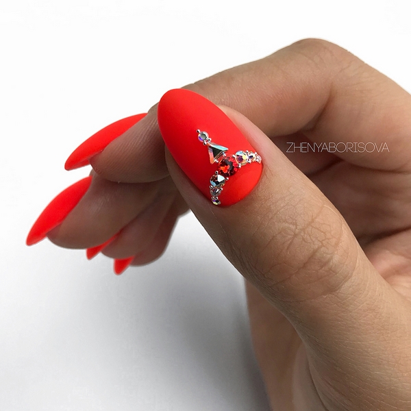 Manucure lune captivante 2025-2026: nouveaux styles et types de conception d'ongles avec trous