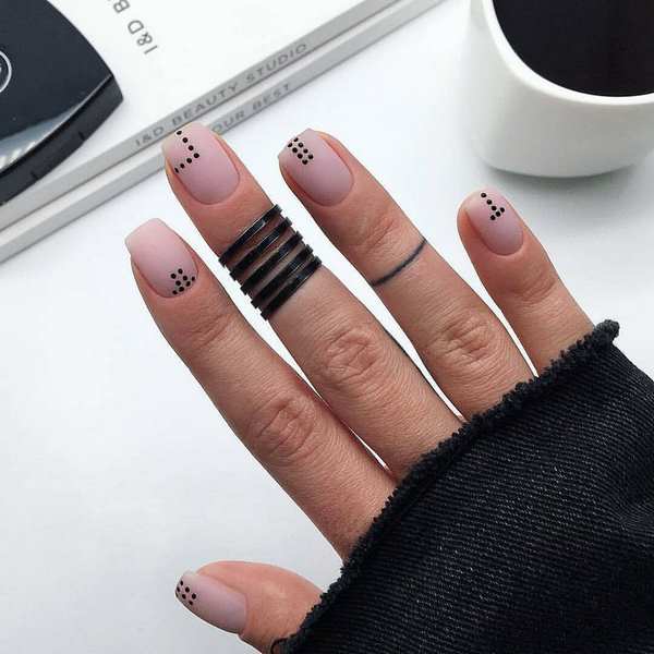 Idées à la mode de manucure neutre 2025-2026: les dernières nouvelles et les meilleures images