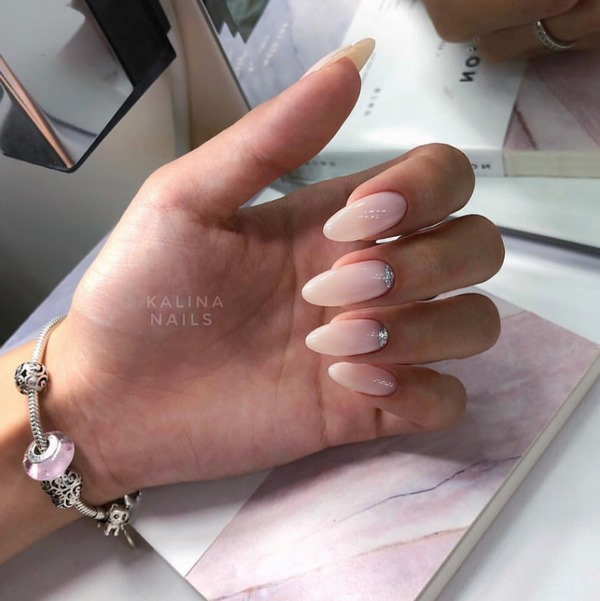 Idées à la mode de manucure neutre 2025-2026: les dernières nouvelles et les meilleures images