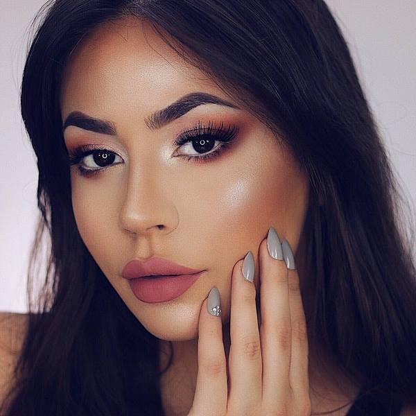 TOP 10 des tendances maquillage pour la nouvelle année 2026: idées photo et nouveautés