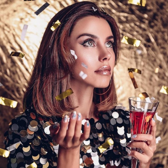 novogodnij-mejkap (1) TOP 10 des tendances maquillage pour la nouvelle année 2026: idées photo et nouveautés