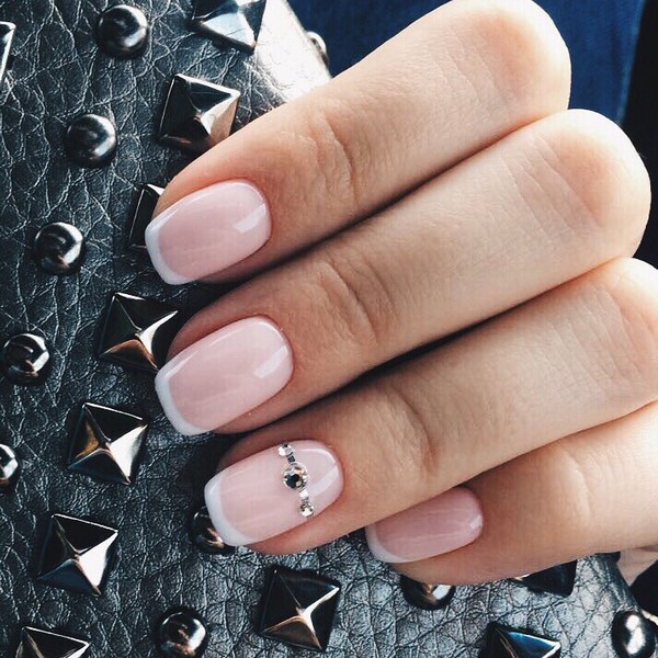 Nouveaux articles dans la conception des ongles français 2025-2026 - idées de veste française inspirantes sur la photo