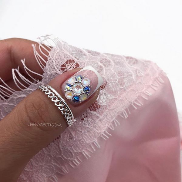 Nouveaux articles dans la conception des ongles français 2025-2026 - idées de veste française inspirantes sur la photo