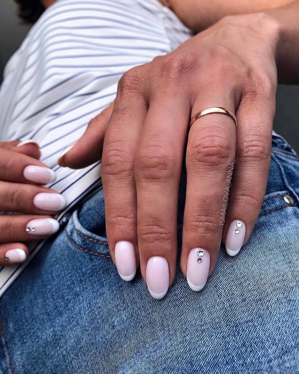 Nouveaux articles dans la conception des ongles français 2025-2026 - idées de veste française inspirantes sur la photo