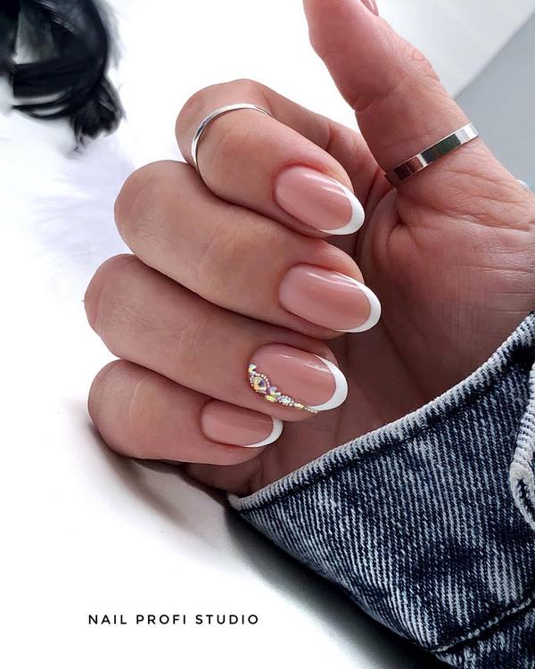 Nouveaux articles dans la conception des ongles français 2025-2026 - idées de veste française inspirantes sur la photo