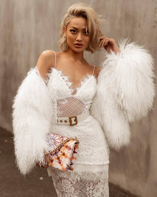 Quels manteaux de fourrure sont à la mode cette saison: les manteaux de fourrure les plus luxueux de 2025-2026?