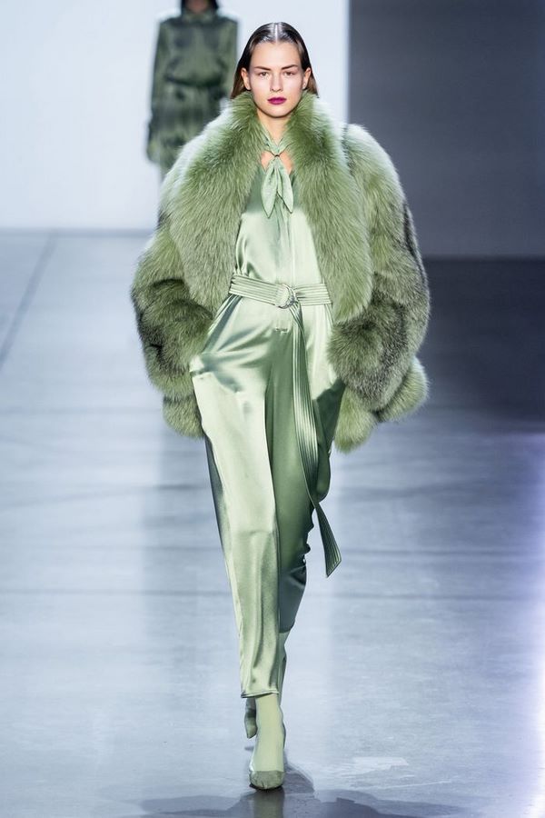 Quels manteaux de fourrure sont à la mode cette saison: les manteaux de fourrure les plus luxueux de 2025-2026?