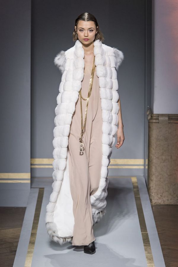 Quels manteaux de fourrure sont à la mode cette saison: les manteaux de fourrure les plus luxueux de 2025-2026?