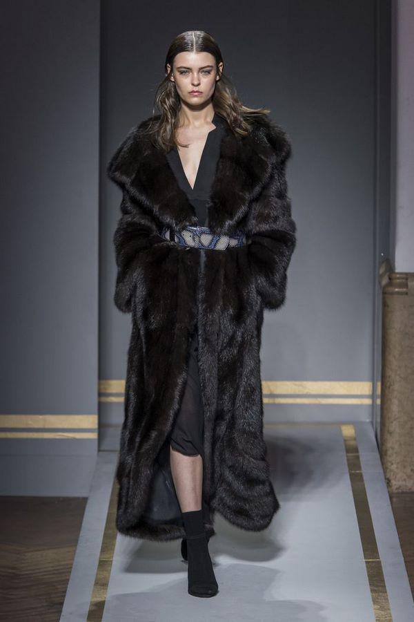 Quels manteaux de fourrure sont à la mode cette saison: les manteaux de fourrure les plus luxueux de 2025-2026?