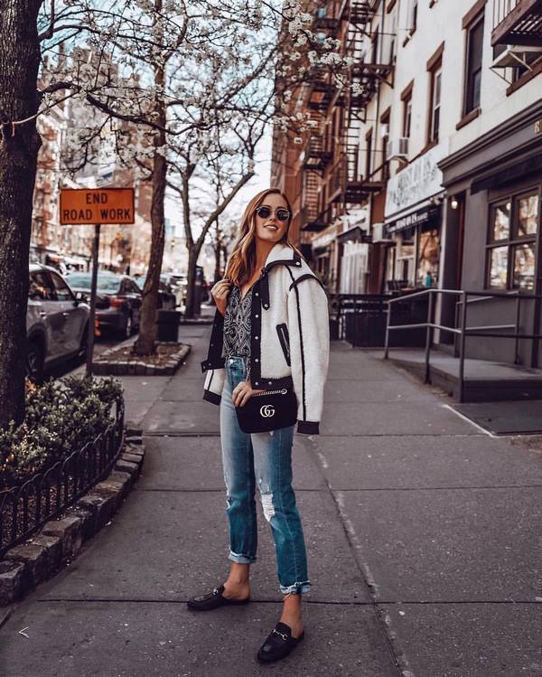 Nouveaux jeans femme à la mode: les meilleurs modèles et styles de la saison 2025-2026